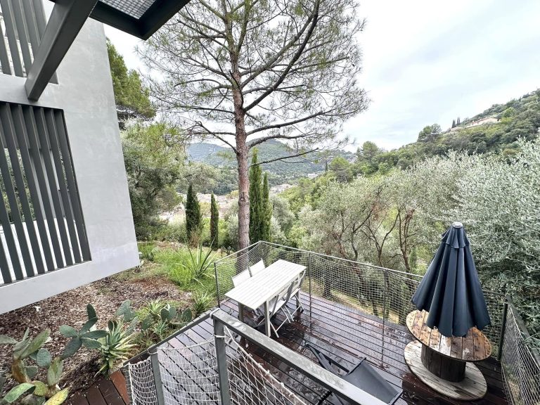 Long term rental
3k two-level apartment, in a new ..