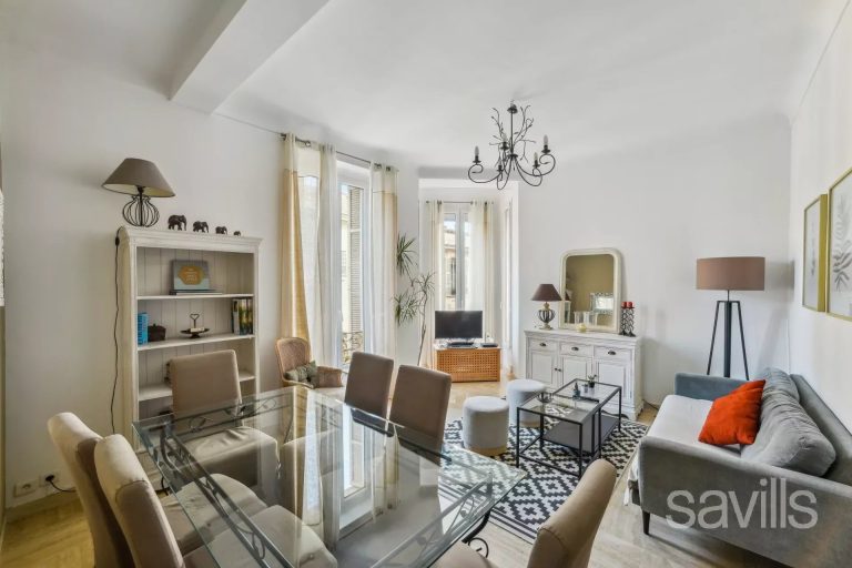 Stunning three bedroom apartment in the heart of Beausoleil
