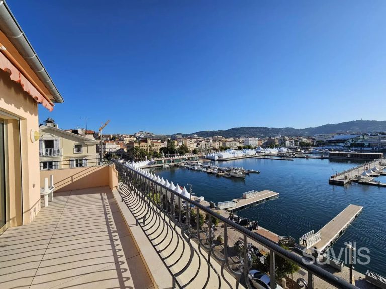 Cannes – Quai Saint-Pierre: Exceptional Penthouse with Stunning Views of the Old Port