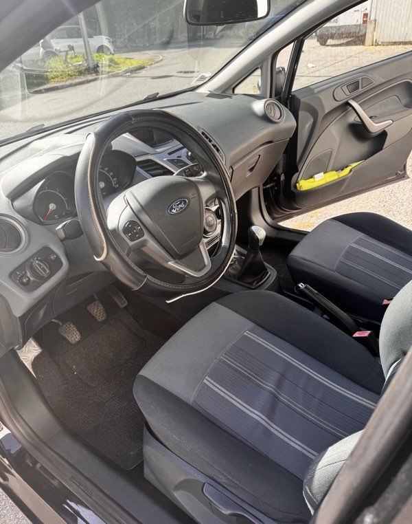 Ford Fiesta Black 2009

2009 Ford Fiesta in black ..