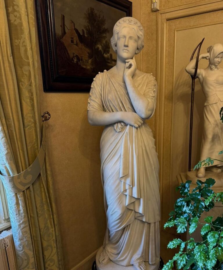 Large marble statue. Signed and dated: 1866
Height..