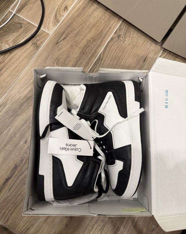Calvin Klein Shoes

Selling a pair of new Calvin K..