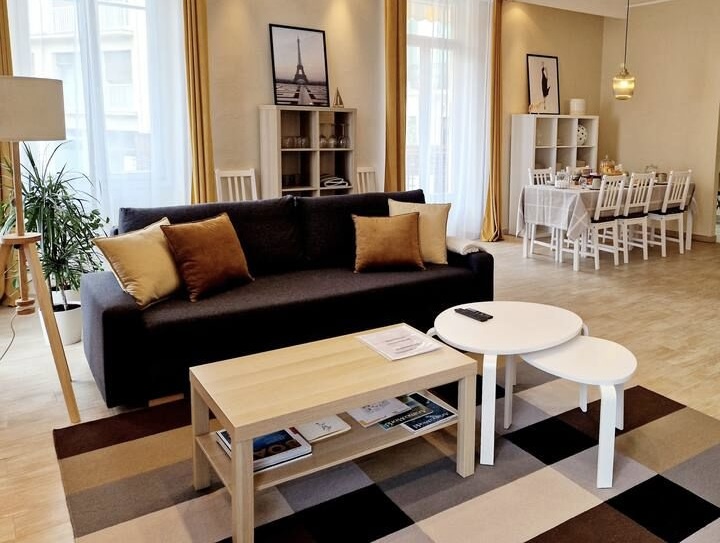Spacious 110m² Apartment with Sea View 

This eleg..