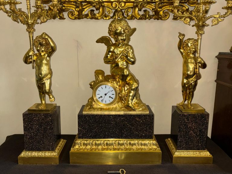 “Exceptionnel Garniture En Bronze Doré Et Porphyr..