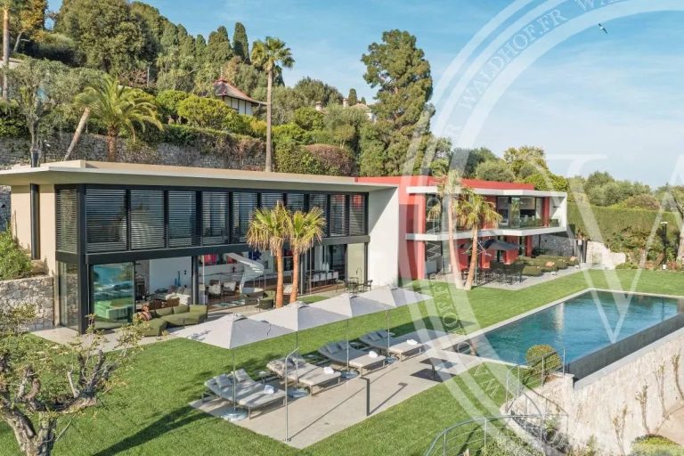 Brand new contemporary villa with panoramic views of Cap Ferrat and the Bay of Villefranche-sur-Mer