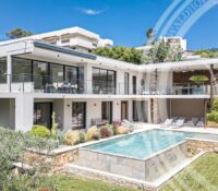 Contemporary 4-bedroom villa Sea View