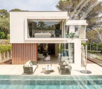 Contemporary 5-bedroom villa Super Cannes
