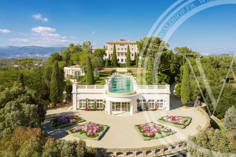 Luxurious 2,200 m2 Castle overlooking all of Cannes