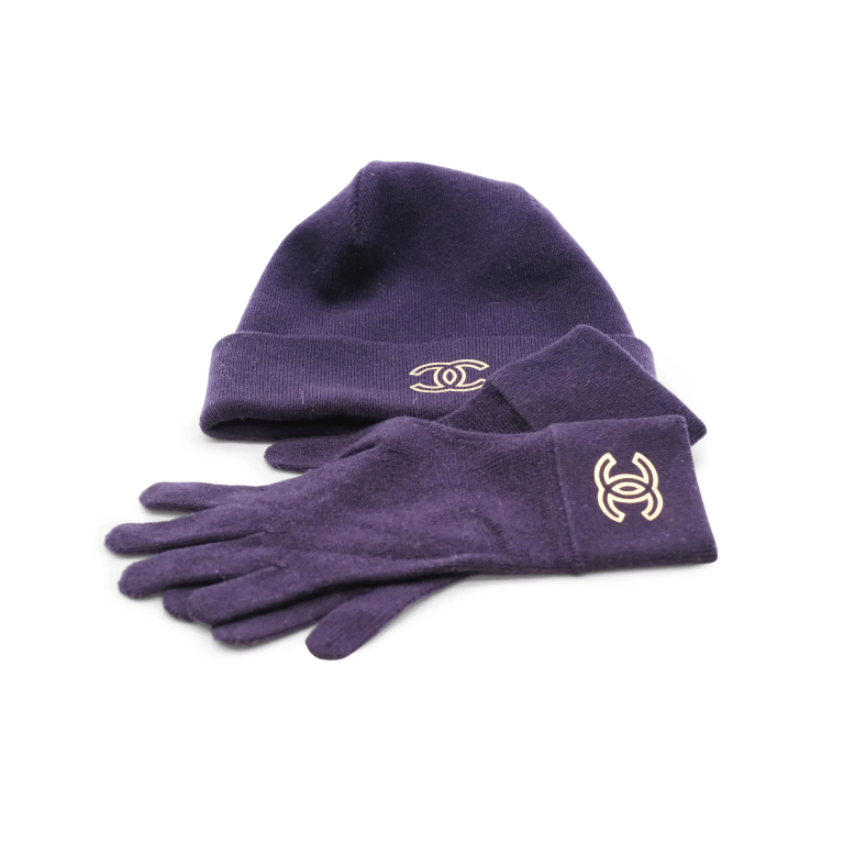 Chanel Beanie & Gloves Set

Price: €850

Stay warm..