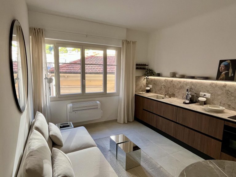Bright, Renovated 1-Bedroom | Furnished

Larvotto
..