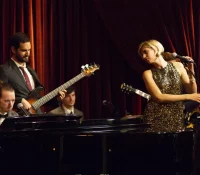 Bar Américain: Live Music & Elegance