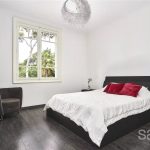 Beautifully presented villa with 4 en suite bedrooms, set in flat grounds of approximately 1,400 sq m with pool. Available for short term rent via Savills Seasonal Rentals. – Gallery 9
