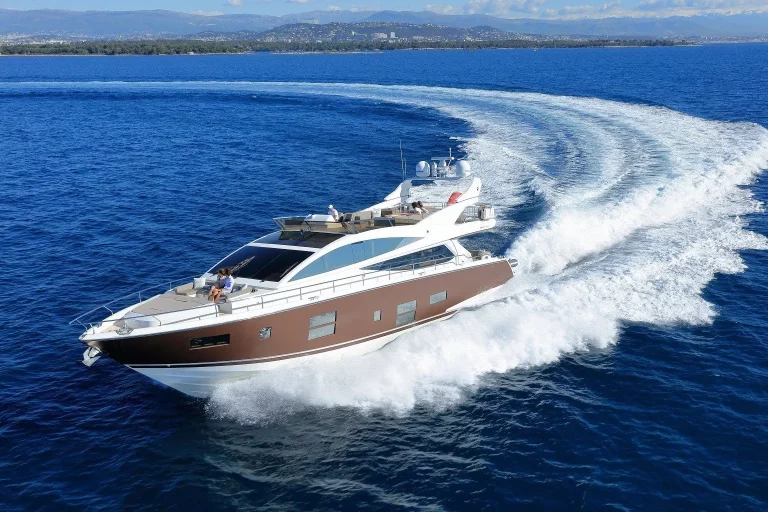 SUMMER BREEZE – 23m Pearl Motor Yacht Charter
Char..