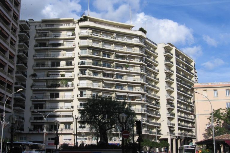 Renovated Modern Apartment – Bright & Central
Pric..