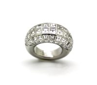 CHAUMET HALF-RING RING

Price: €21,500.00
Referenc..