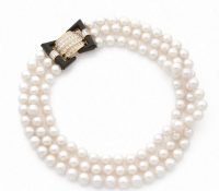 FASANO B1701 – Three-Row Akoya Pearl Necklace

Pri..