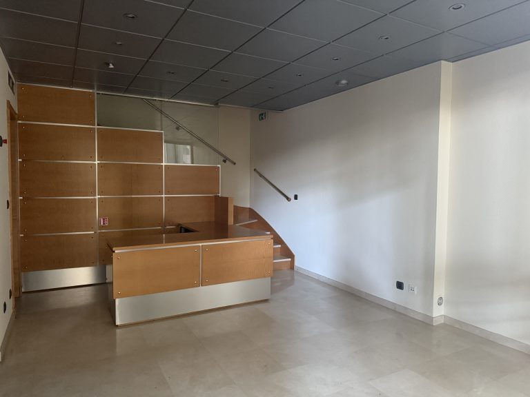 FOR RENT – OFFICES NEAR THE BEACHES

Location: Châ..