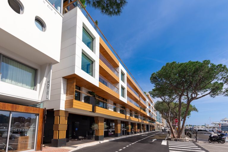 FOR RENT – PARKING SPACE FACING THE PORT OF MONACO..