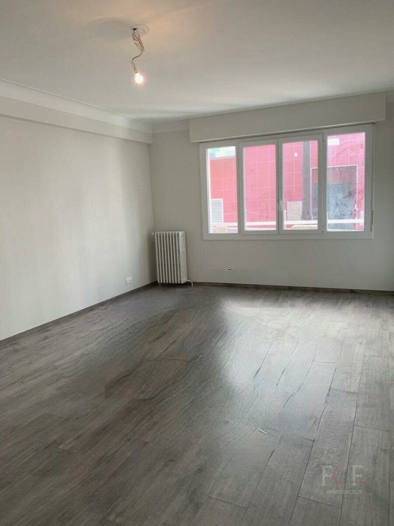 FOR RENT – SPACIOUS ONE-BEDROOM APARTMENT – LE WES..