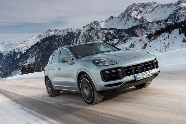 Porsche Cayenne Turbo Rental

The Porsche Cayenne ..