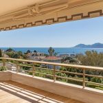 California area – Prestigious building with indoor pool – Featured