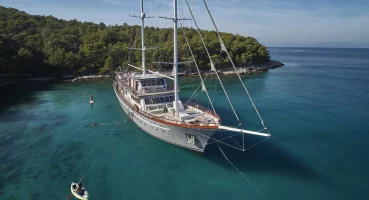 CORSARIO – 48m Custom Line Motor Yacht Charter
Cha..