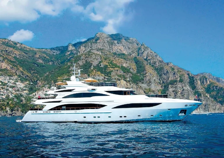 DIANE – 43m Benetti Aluminium Superyacht Charter
C..
