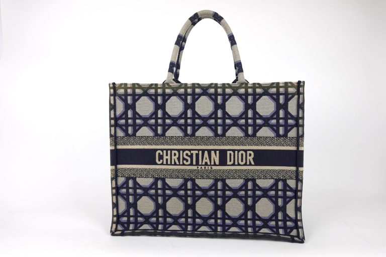 Dior Cabas Handbag in Blue Canvas – Pre-Owned

Pri..