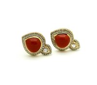 Pair of REPOSSI Transformable Ear Clips

Timeless ..