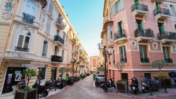 SALE OF LEASE RIGHTS – PREMISES WITH SHOWCASE – LA..