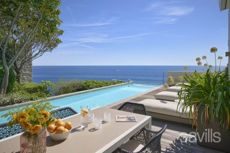 Seaside house on a private domain