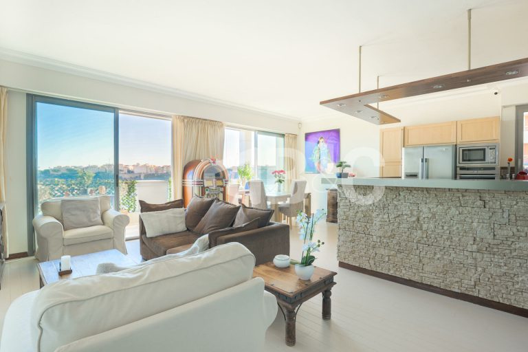BRIGHT 3/4-ROOM APARTMENT FOR SALE – HARBOUR CREST..