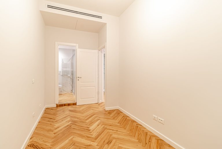 NEWLY REFURBISHED TWO BEDROOMS – CONDAMINEPrice: ..