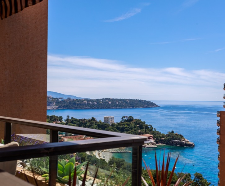 FOR SALE – Luxurious Studio Converted into 2 Rooms..