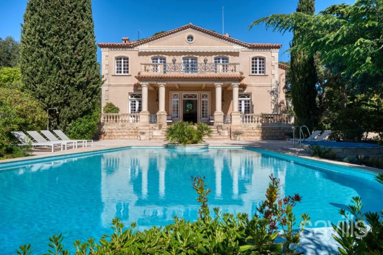 Palladian Villa with Sea View and Overlooking Saint-Tropez