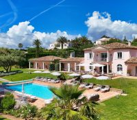 Hotel for sale sea view and Saint-Tropez 100m from the beach