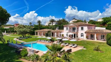 Hotel for sale sea view and Saint-Tropez 100m from the beach