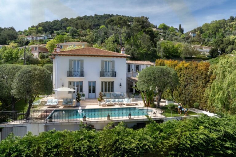Luxury Retreat in Eze with Private Pool and Amenities