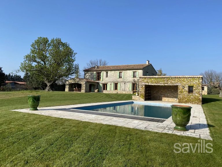 Elegant & spacious stone Bastide