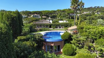 Provencal property near the center of Saint-Tropez and the beaches