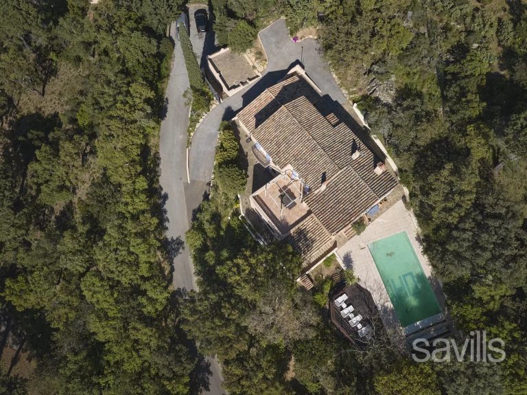 Villa with uninterrupted views of the hills