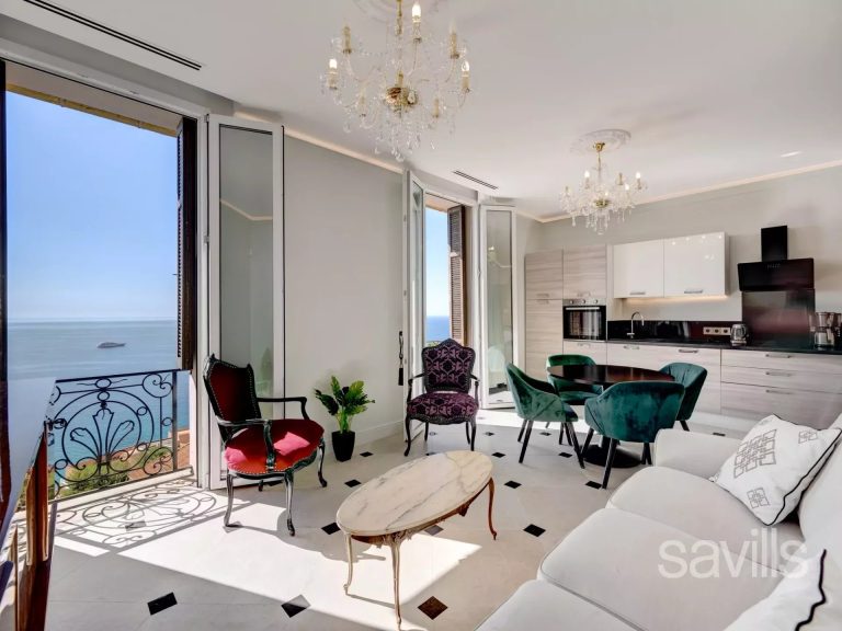 Top floor with panoramic sea view