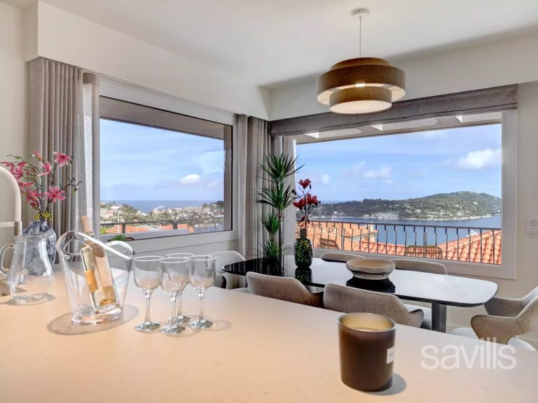 Penthouse with Roof Terrace over the Bay