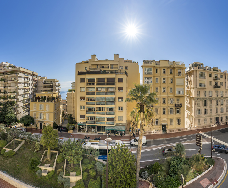 FOR SALE – Renovated Studio with Sea View in Châte..