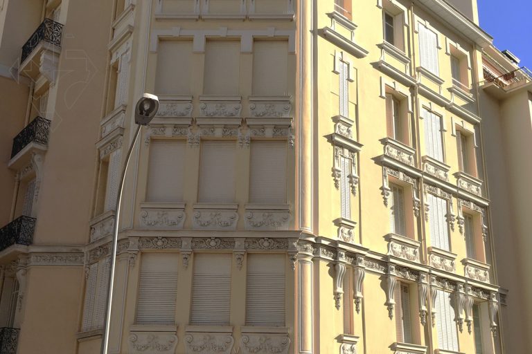 FOR SALE – CHARMING BOURGEOIS APARTMENT WITH TERRA..