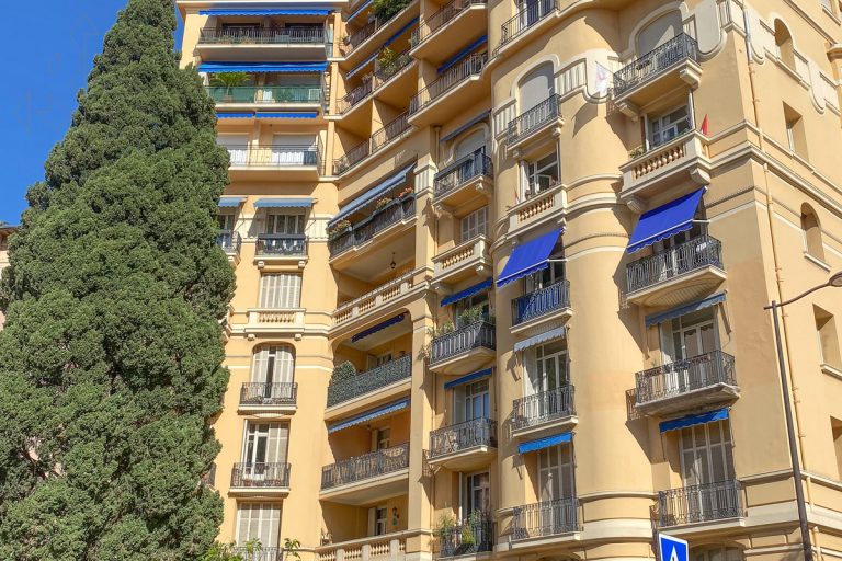 FOR SALE – RENOVATED 2-ROOM APARTMENT WITH SEA VIE..