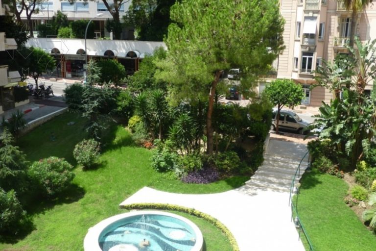 FOR SALE – 3-ROOM APARTMENT NEAR LARVOTTO BEACH
Pr..