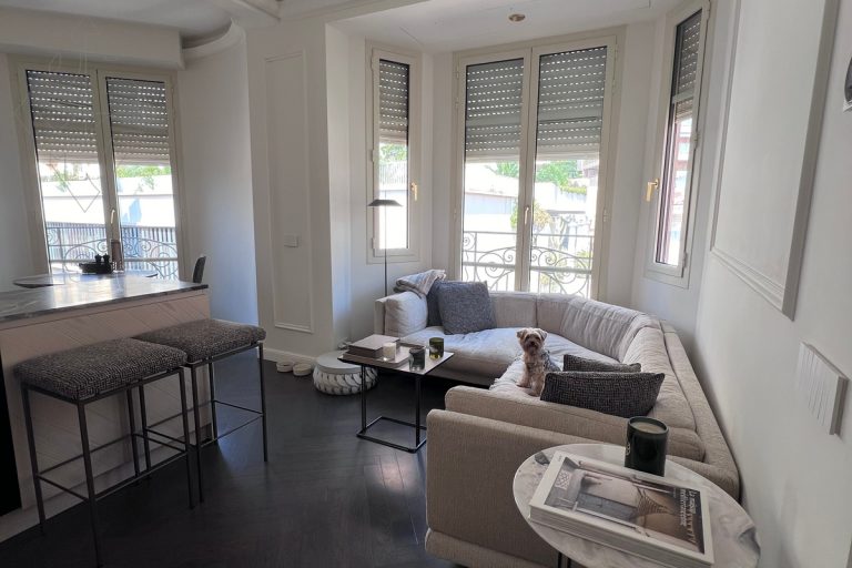 COCOON APARTMENT WITH CHARACTER – BOURGEOIS BUILDI..