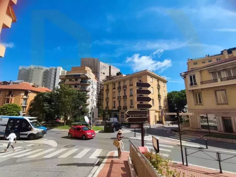 Leasehold – Commercial Premises with Shop Window – Moneghetti