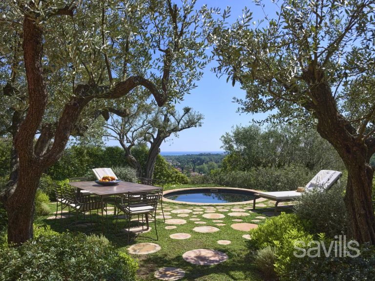 A superb refurbished villa with sea views